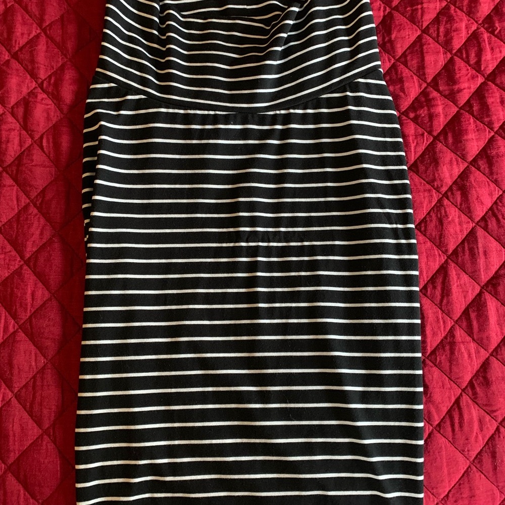 Striped, fitted maternity skirt